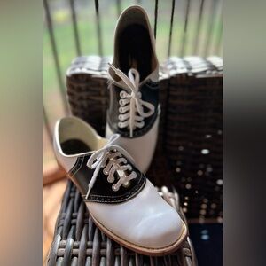 Saddle shoes, 1950 1960’s, black and white, leather size 7.5. Vintage Rare